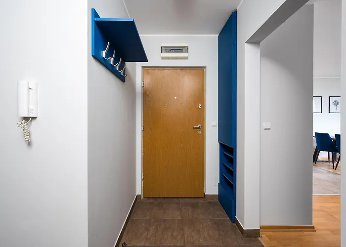 Metro Wilanowska Blue Apartment